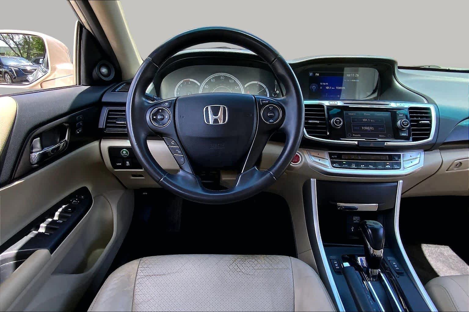 Used 2014 Champagne Frost Pearl Honda EX-L image 6