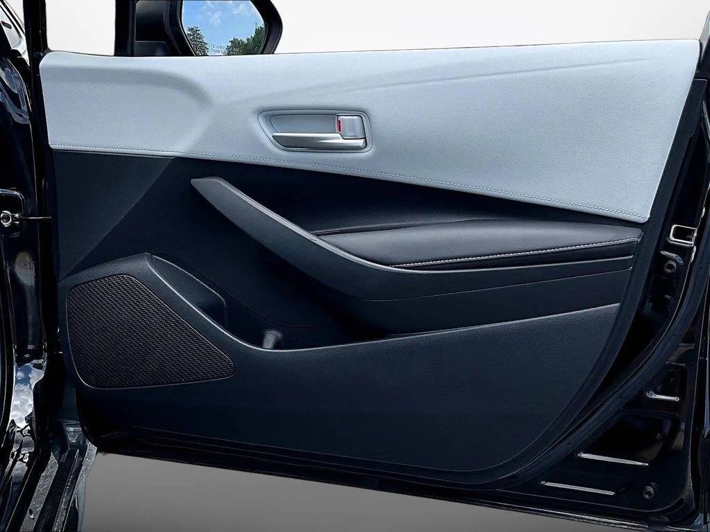 Used 2019 Midnight Black Metallic Toyota SE image 28