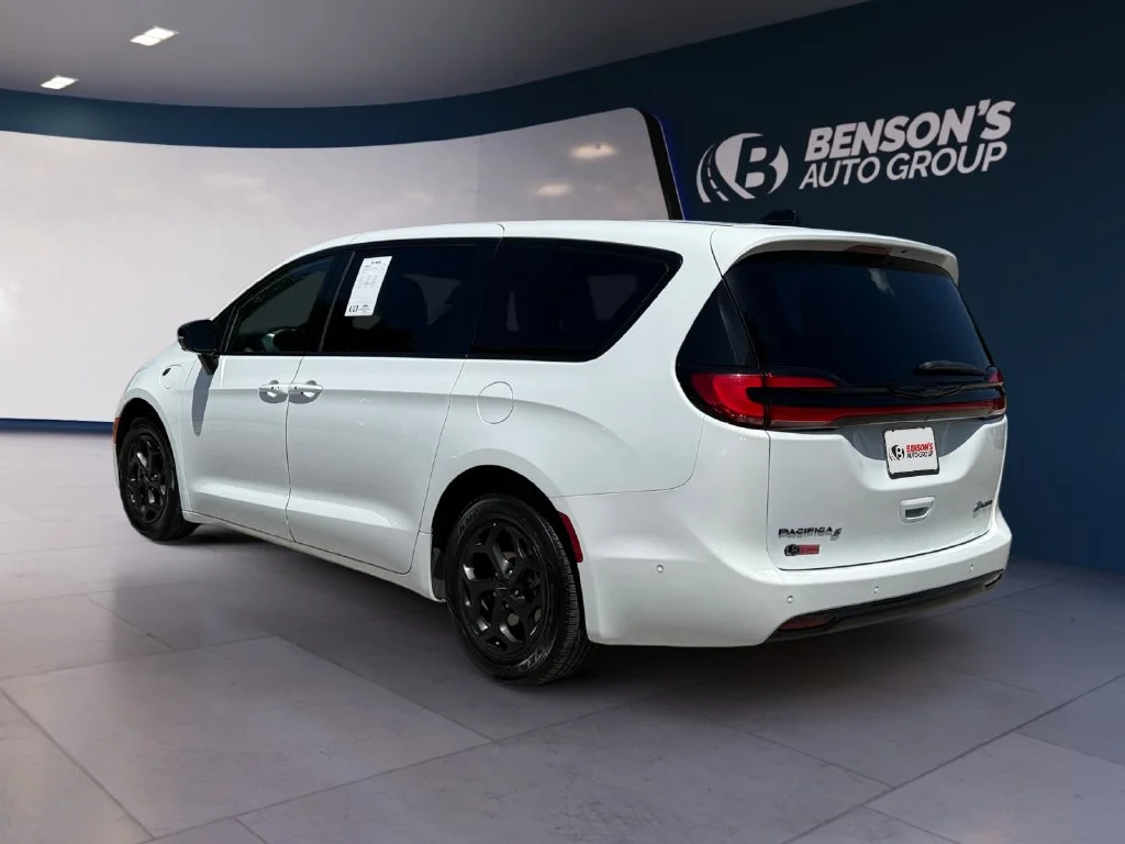 Used 2024 White Chrysler Select S Appearance image 3