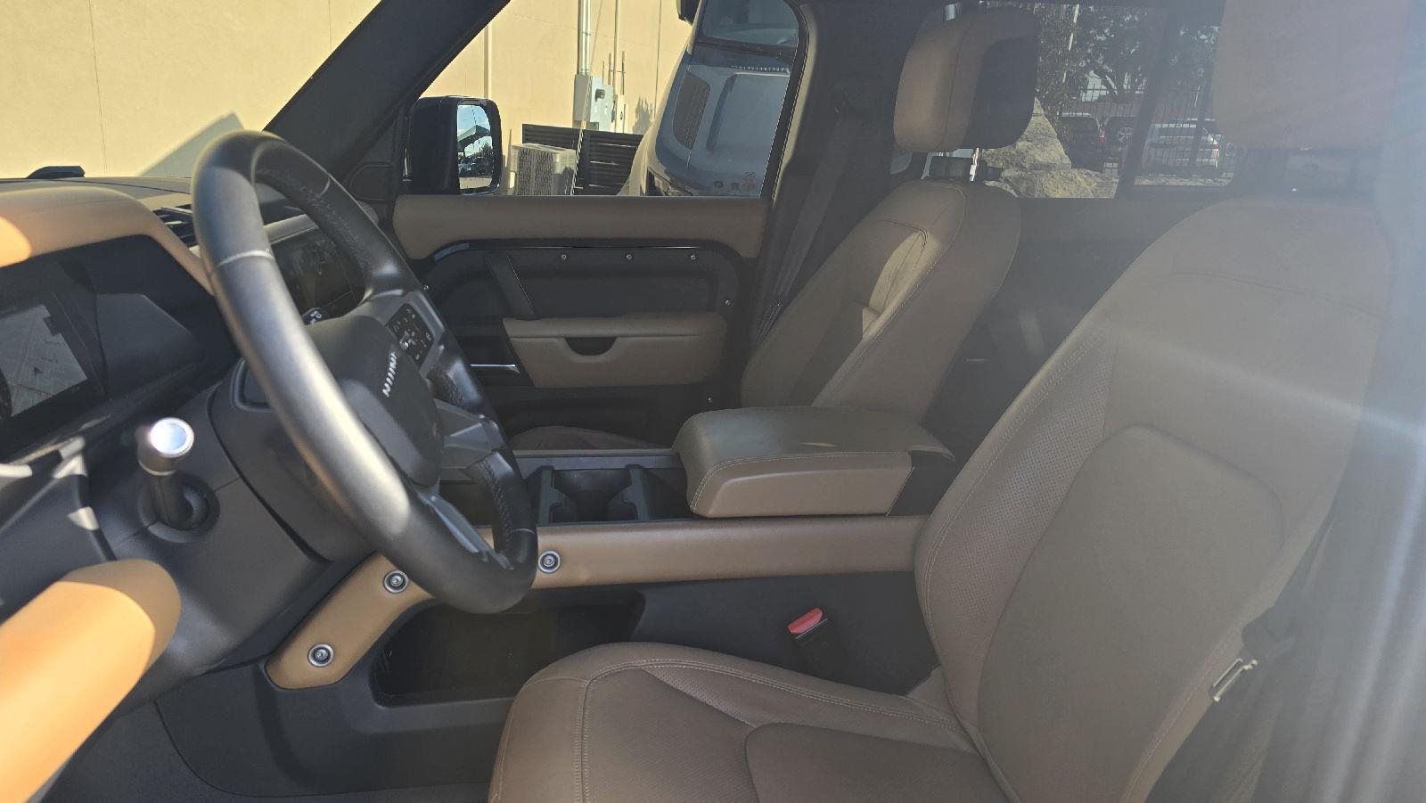 Used 2025 Santorini Black Land Rover S image 7