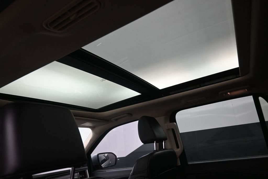 Used 2022 Silver Ford XLT image 2