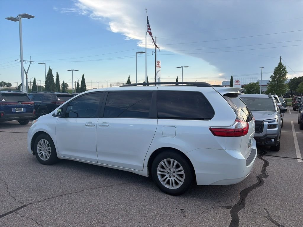 Used 2015 White Toyota XLE Premium image 5