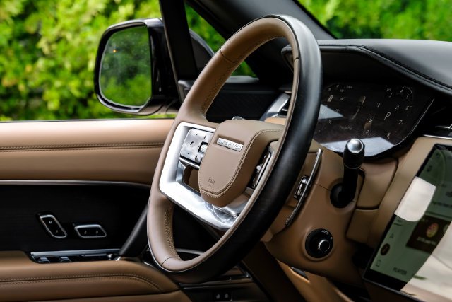 Used 2025 Gray Land Rover Autobiography image 19