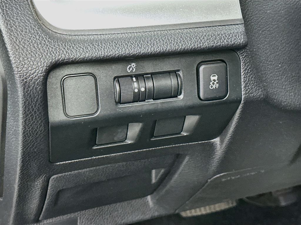Used 2015 Dark Gray Metallic Subaru 2.0i image 11