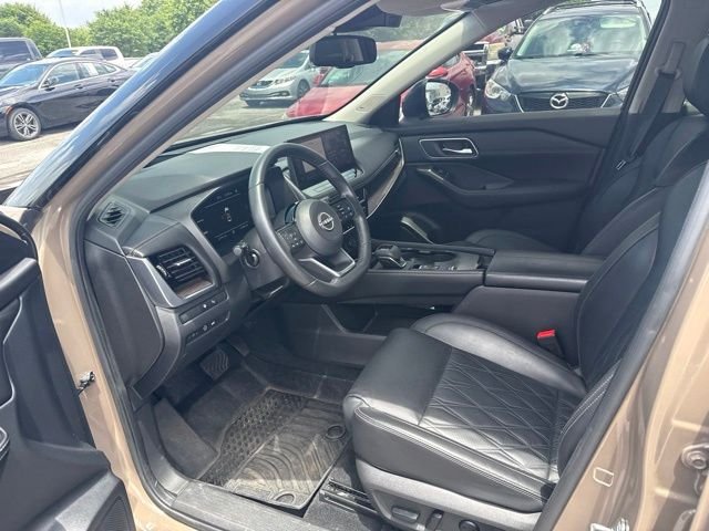 Used 2024 Black Nissan Platinum image 27