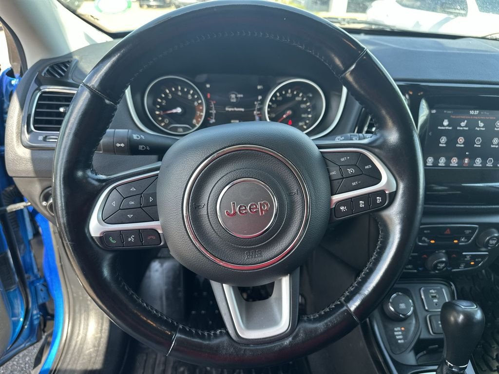 Used 2021  Jeep Altitude image 22