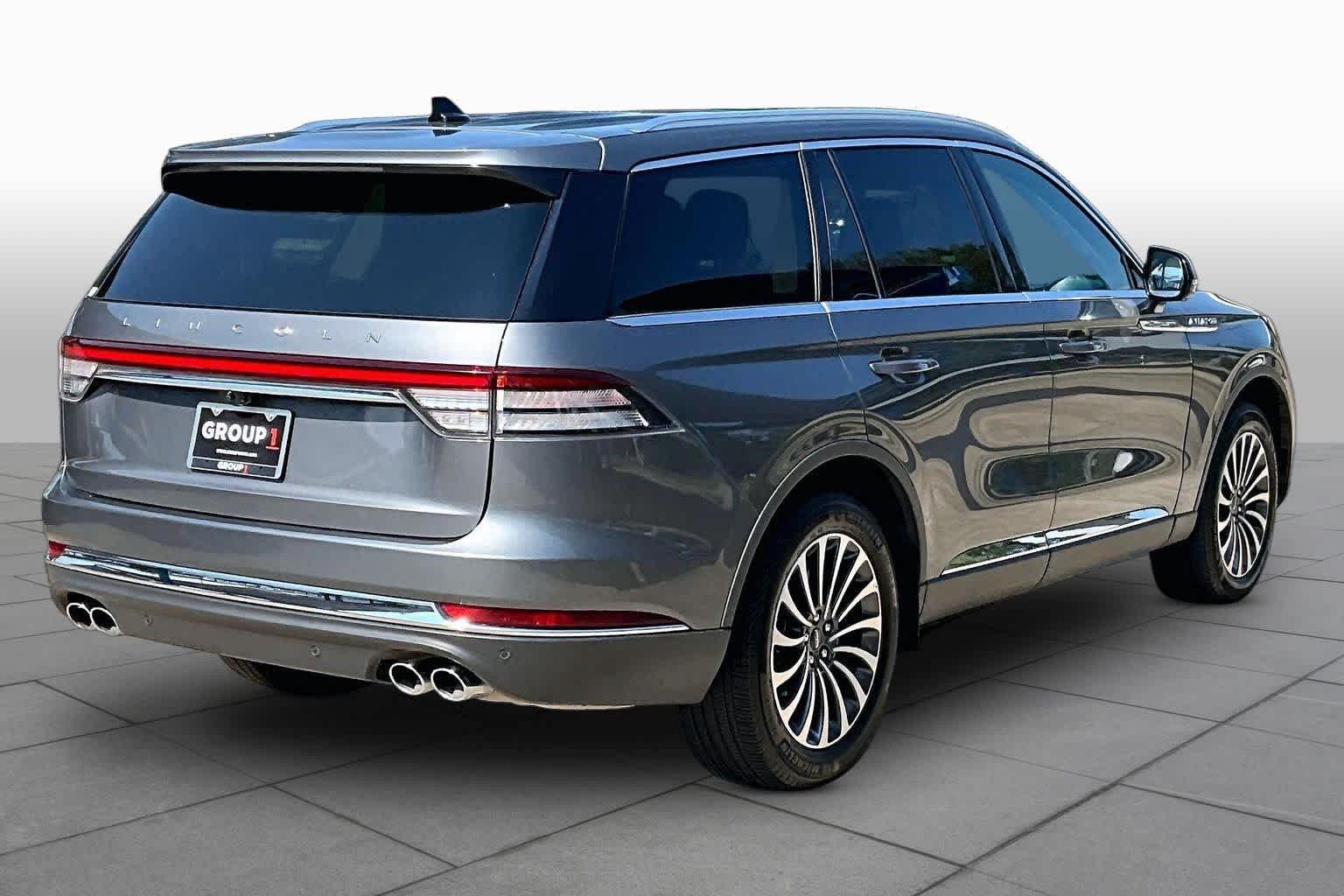 Used 2024 Asher Gray Metallic Clearcoat Lincoln Reserve image 24