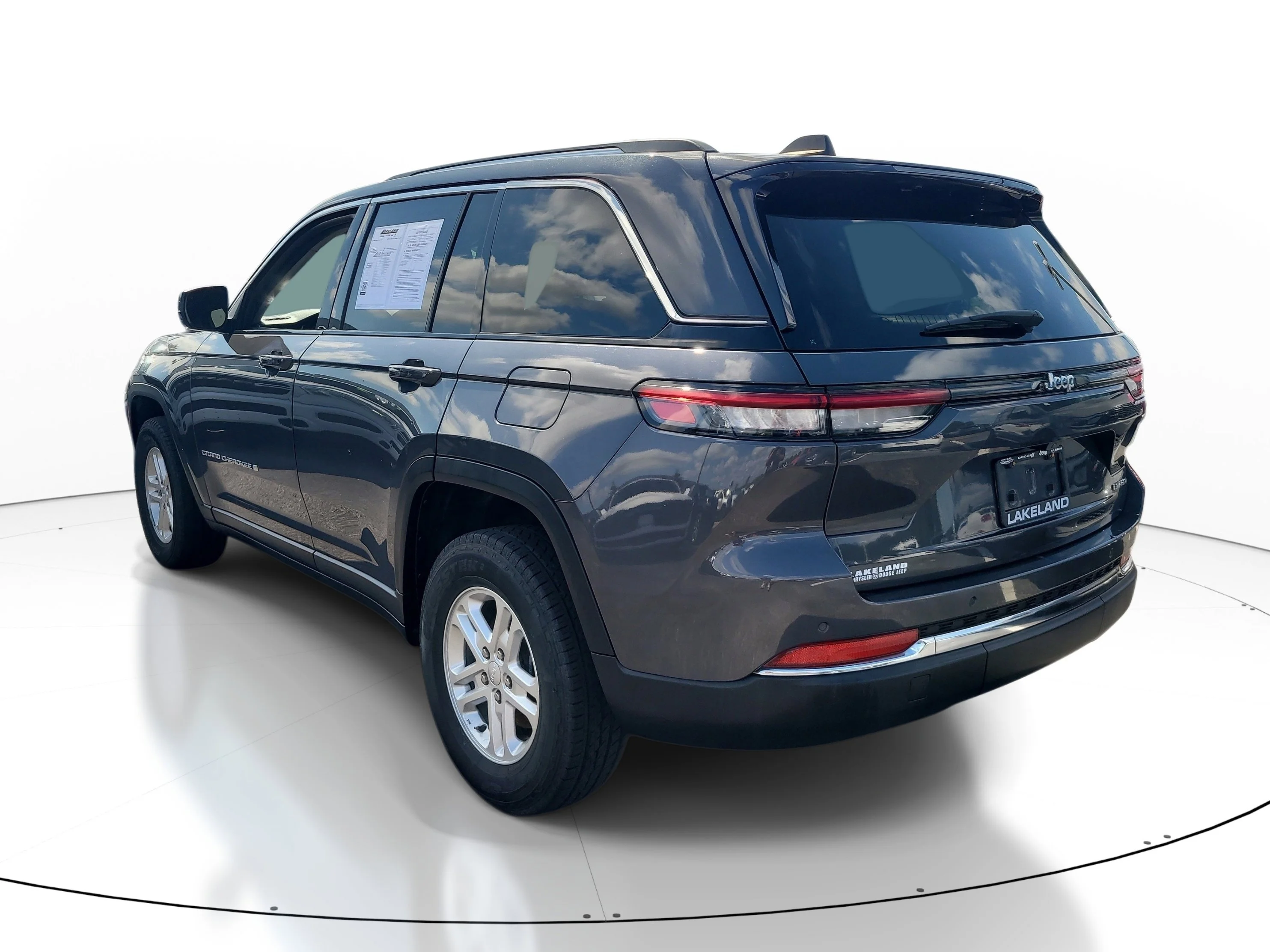 Used 2024 Baltic Gray Metallic Clearcoat Jeep Laredo image 6