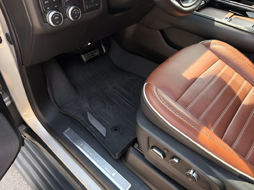 Used 2023 Beige GMC Denali Ultimate image 19