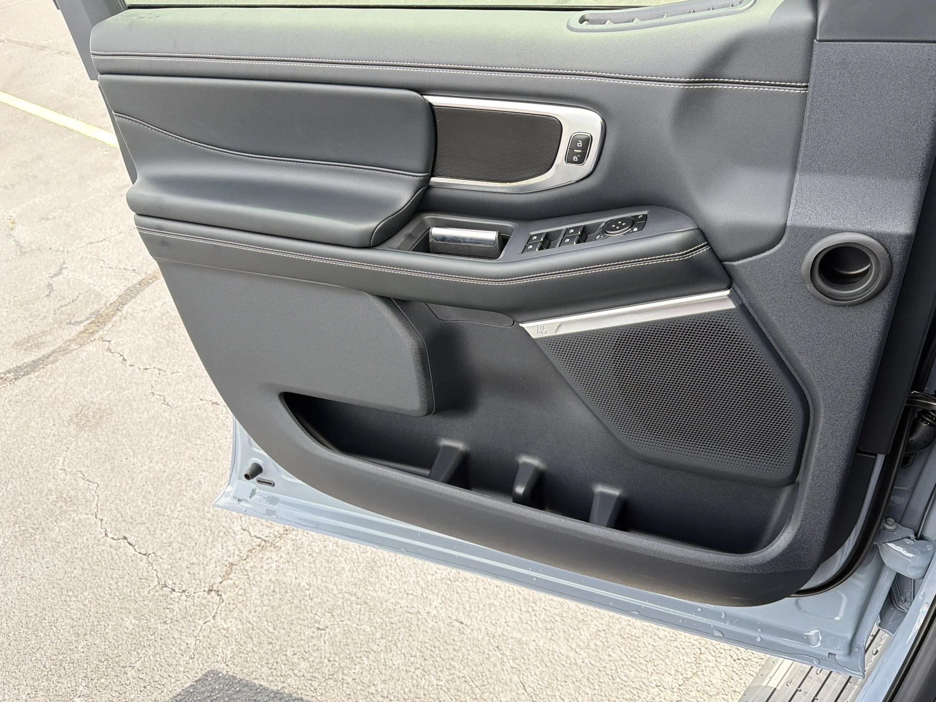 New 2026 Glacier Gray Metallic Tri-Coat Ford Platinum® image 16