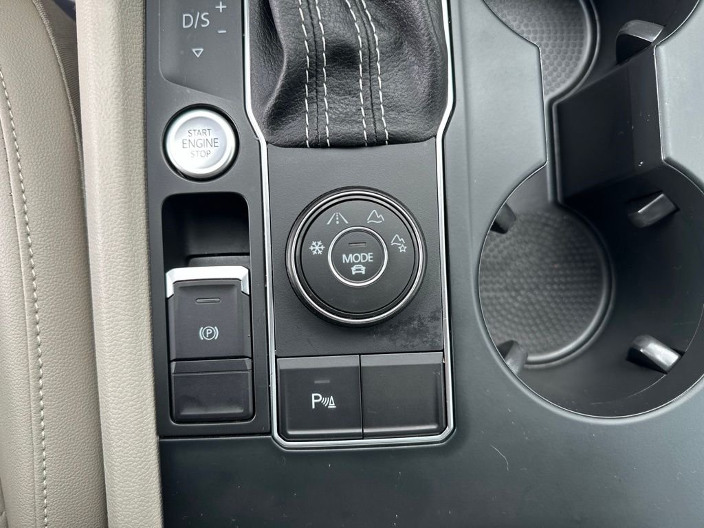 2021 Volkswagen Atlas SE w/Tech R-Line - Photo 16