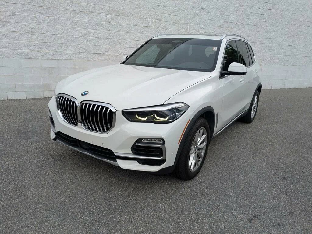 Used 2020 Alpine White BMW sDrive40i image 1