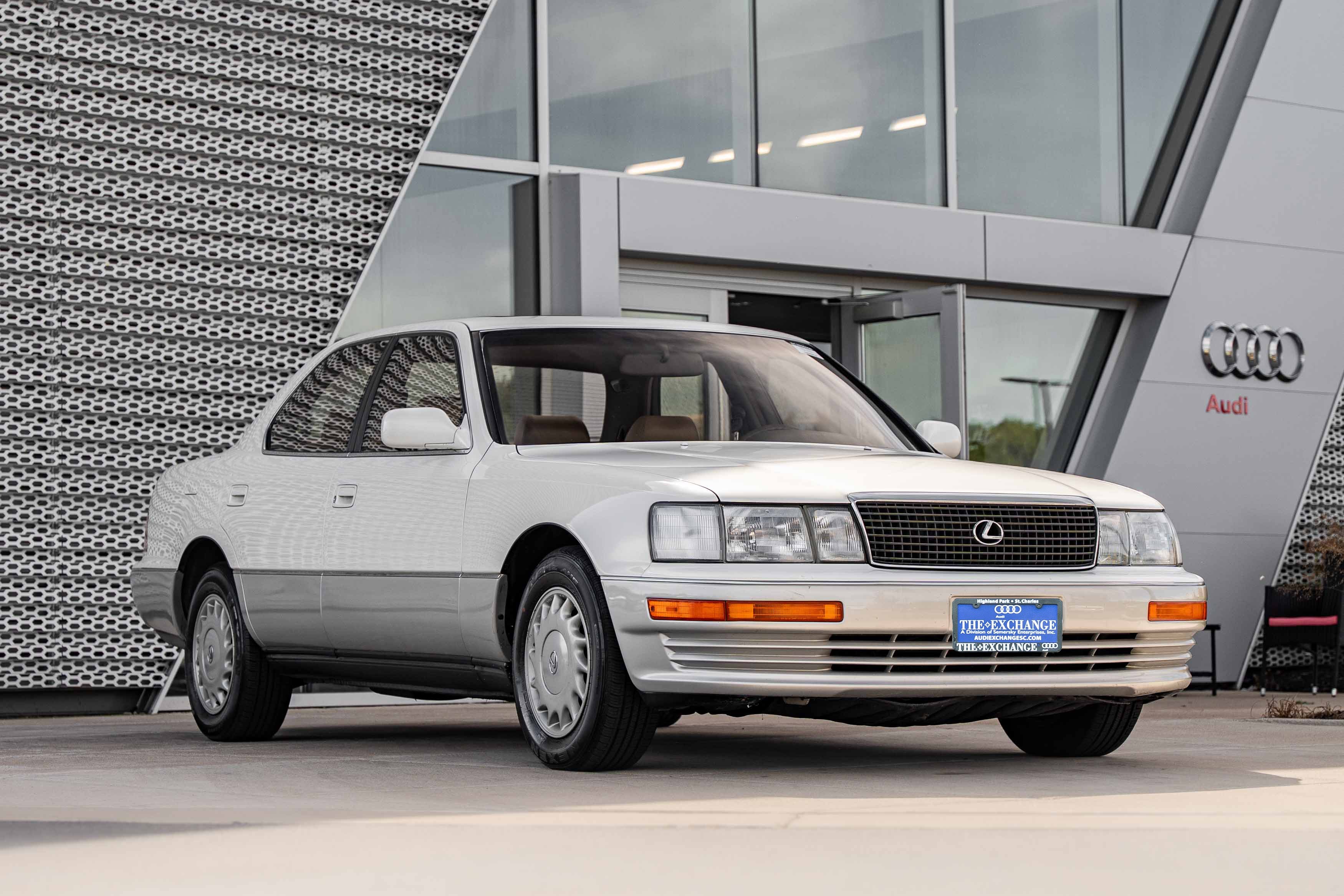 Used 1992 White Lexus 400 image 1