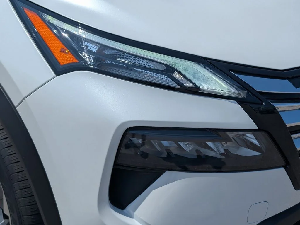 Used 2026 White Nissan SV image 5