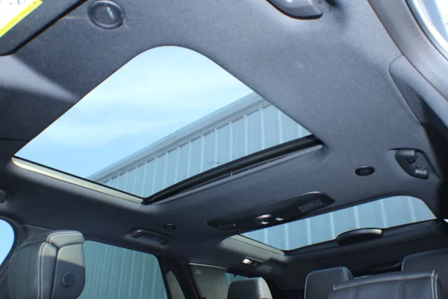 Used 2024 Black Land Rover Metropolitan Edition image 7