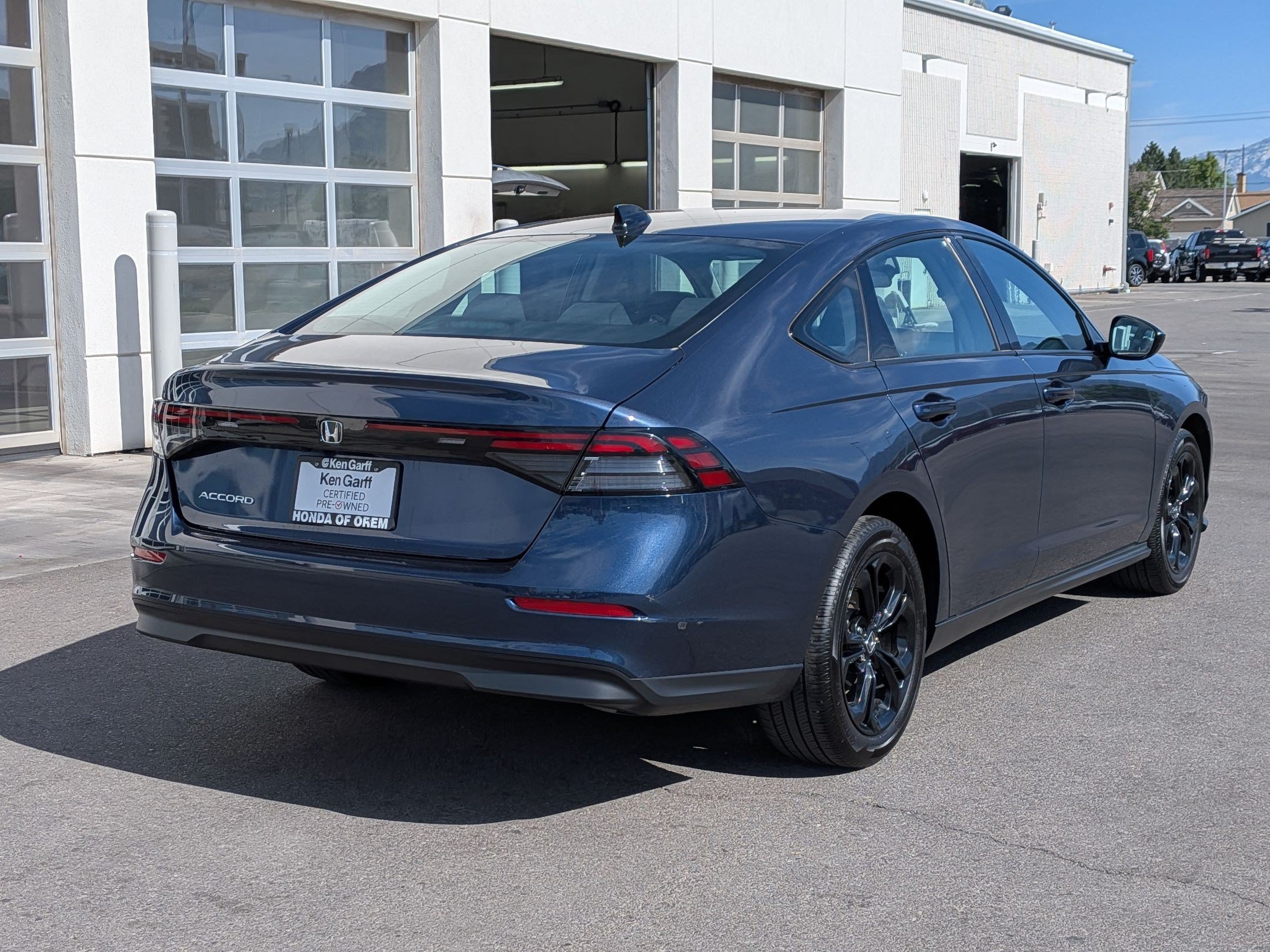 Used 2025 Blue Honda SE image 3