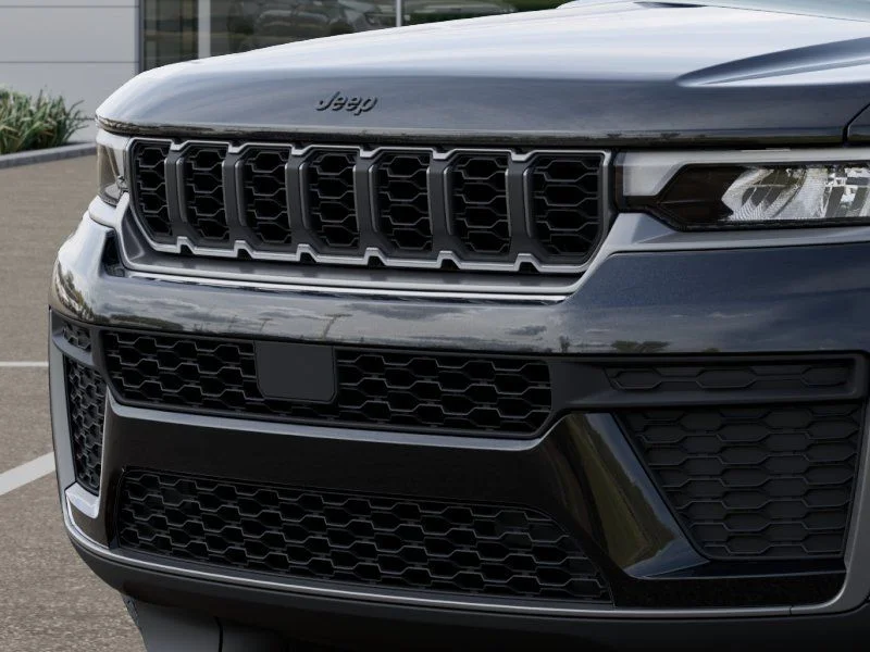 New 2026 Diamond Black Crystal Pearlcoat Jeep Altitude image 11