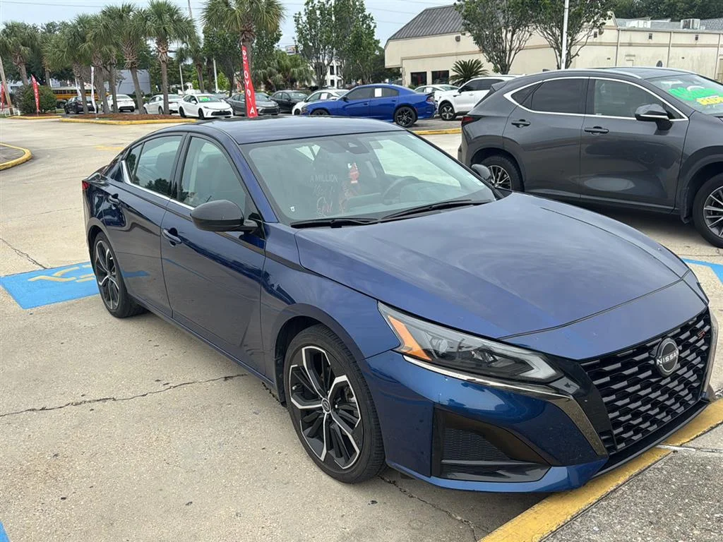 2024 Nissan Altima 2.5 SR's photo