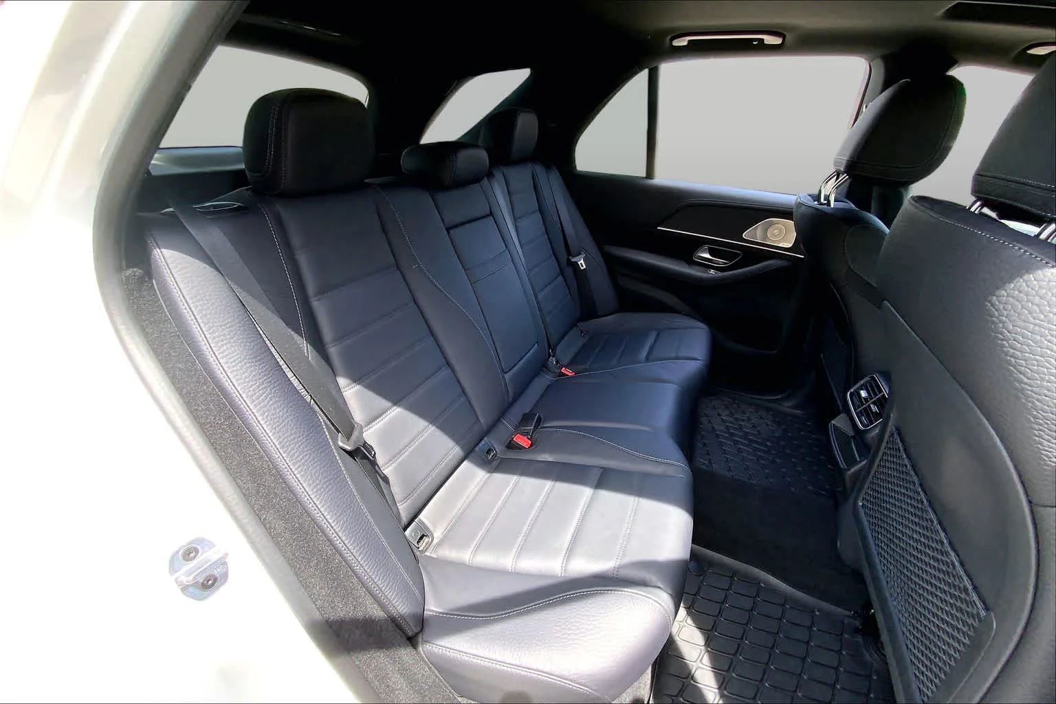 Used 2024 Polar White Mercedes-Benz GLE 350 image 18