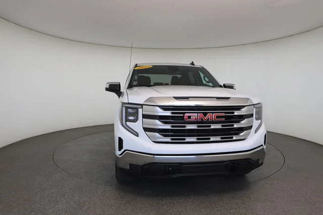 Used 2023 White GMC SLE image 32