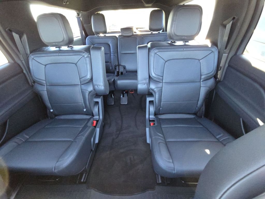 Used 2024 White Lincoln Reserve image 23