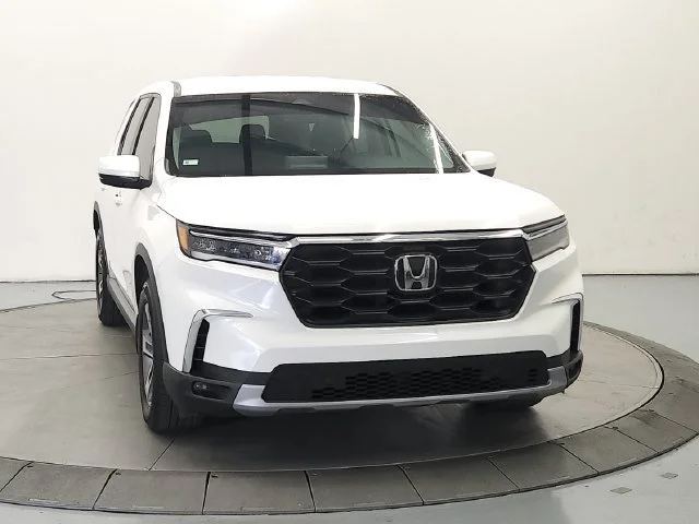 Used 2025 White Honda EX-L image 3