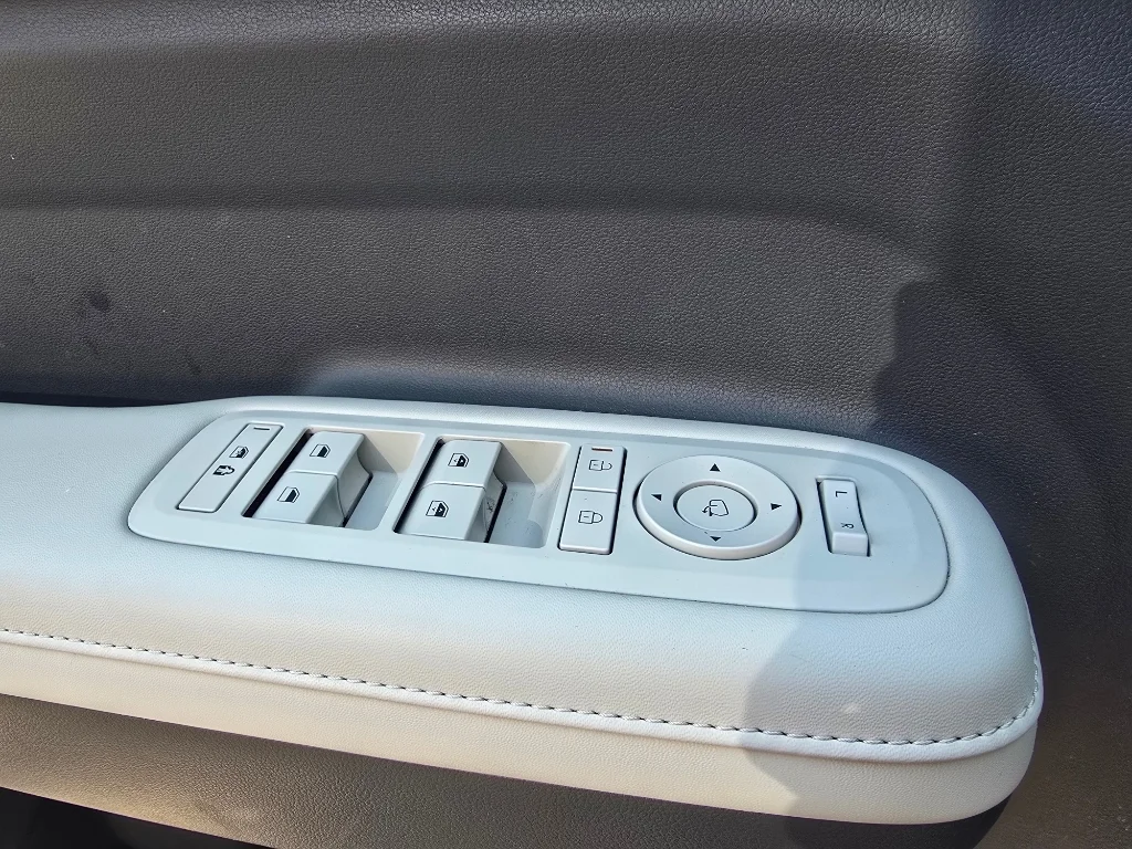 Used 2025 Earthy Brass Matte Hyundai Limited image 18