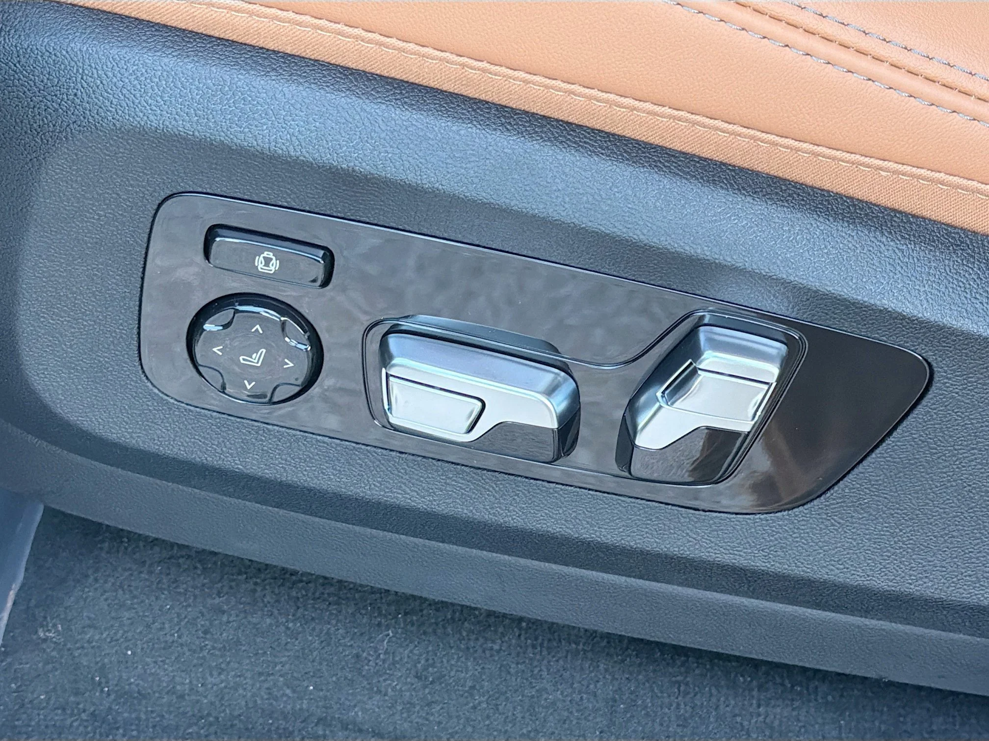New 2026 Mineral White Metallic BMW xDrive40i image 24