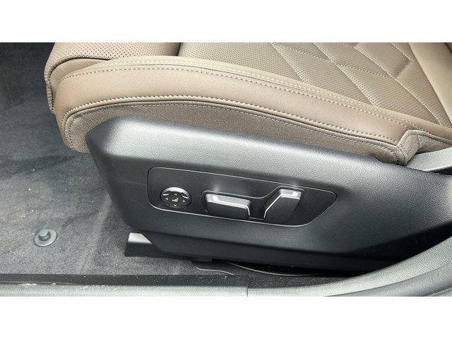 New 2026 Phytonic Blue Metallic BMW 530i xDrive image 11