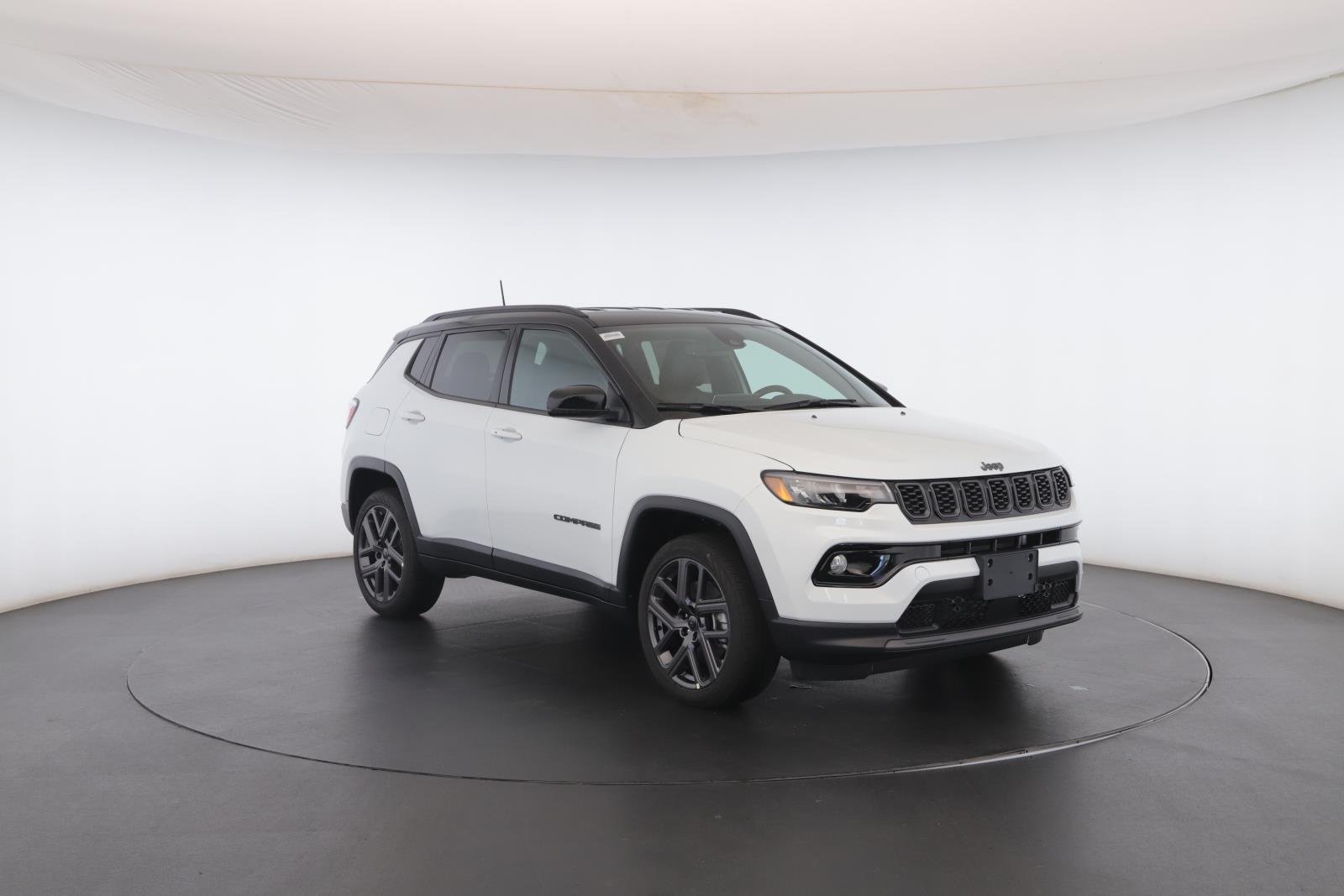 New 2026 Bright White Clear-Coat Exterior Paint Jeep Limited Altitude 4x4 image 33