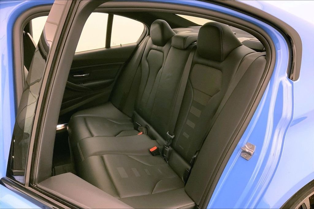 Used 2018 Yas Marina Blue Metallic BMW  image 14