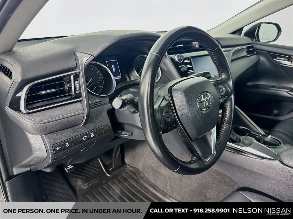 Used 2019  Toyota LE image 9