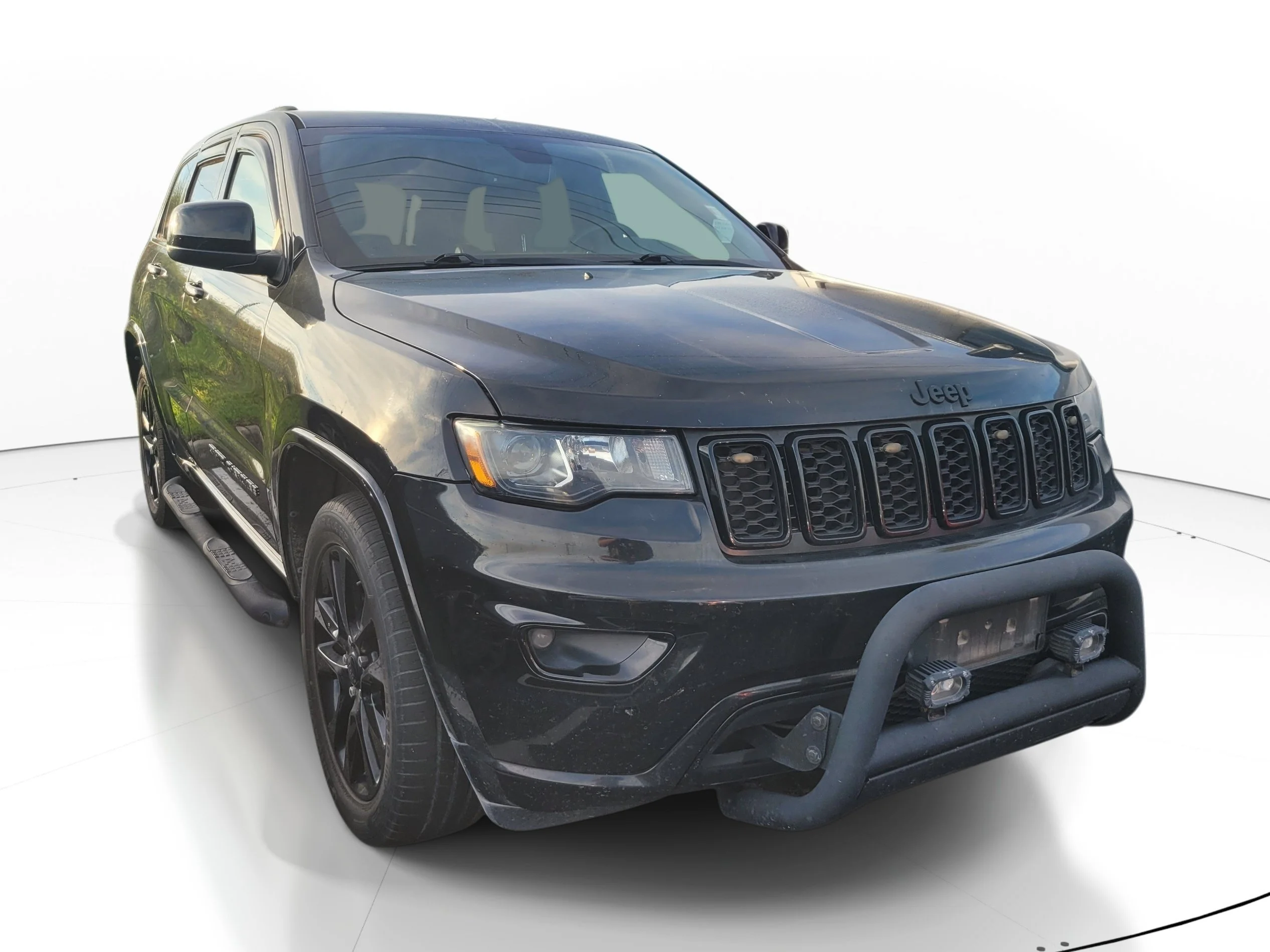 Used 2019 Diamond Black Crystal Pearlcoat Jeep Altitude image 1