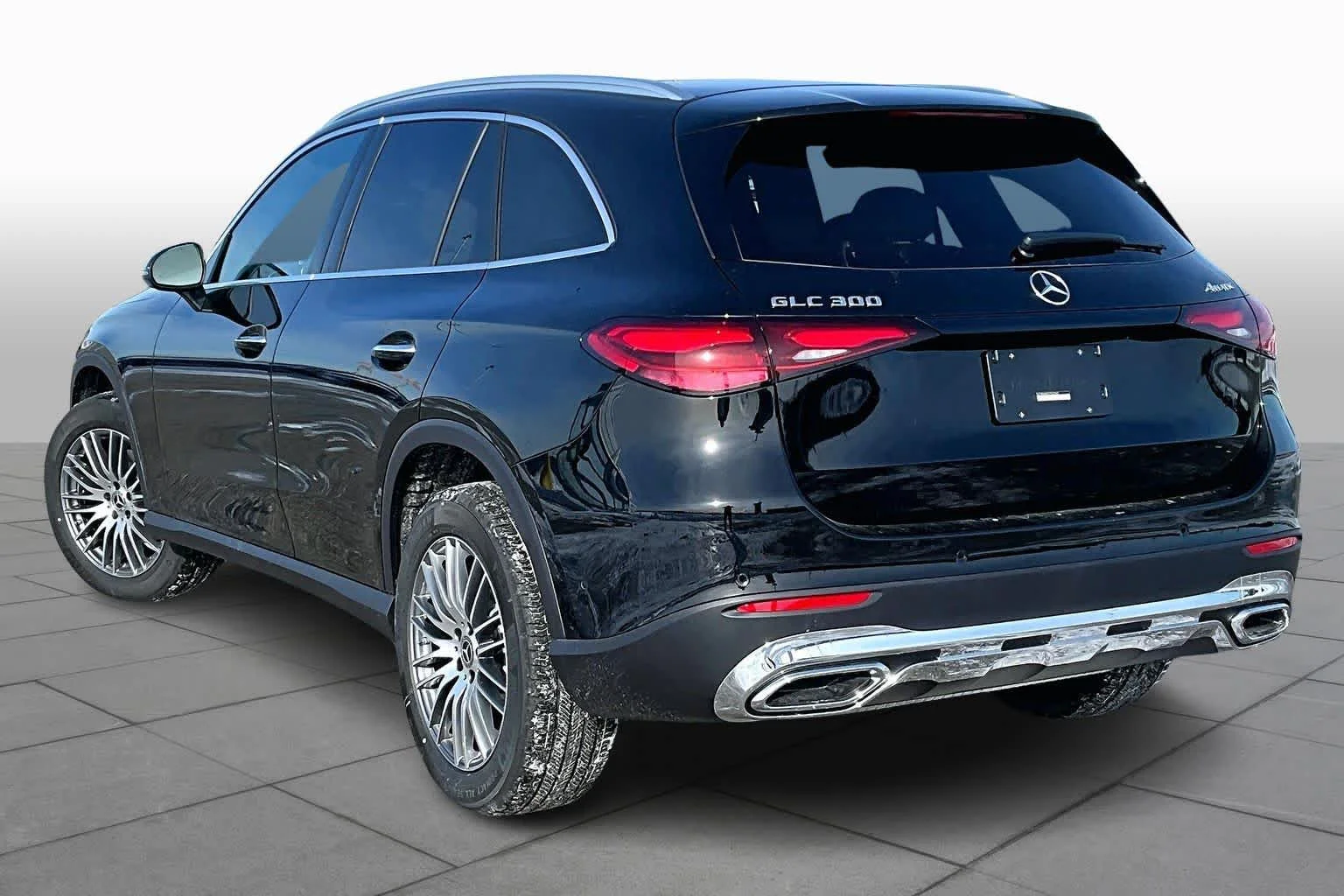 New 2026 040/Black Mercedes-Benz GLC 300 image 4