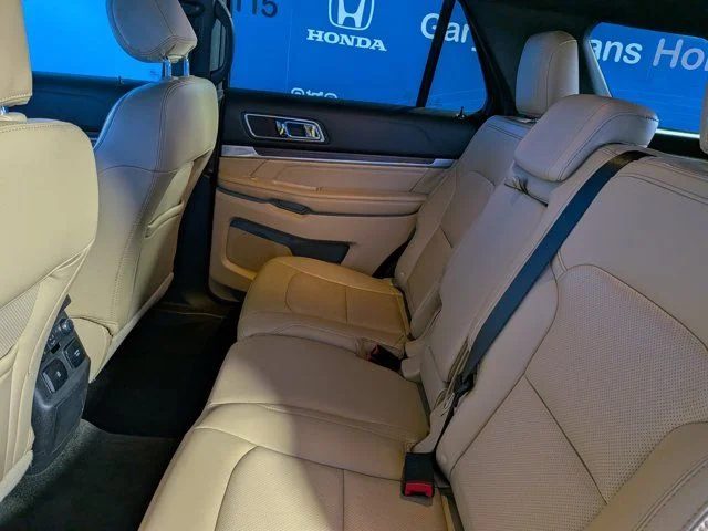 Used 2017  Ford Limited image 17