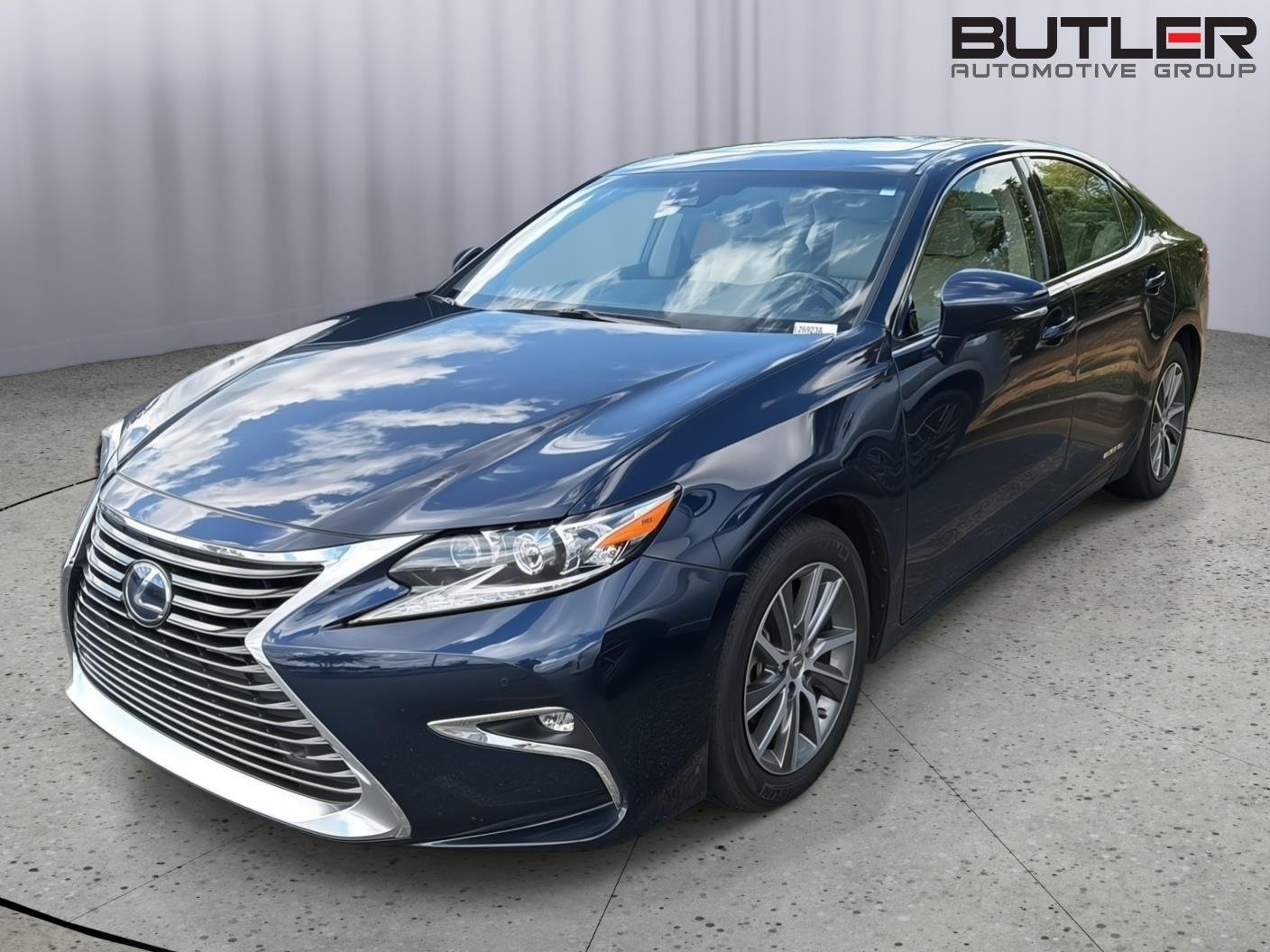 Used 2017 Nightfall Mica Lexus ES 300h image 2