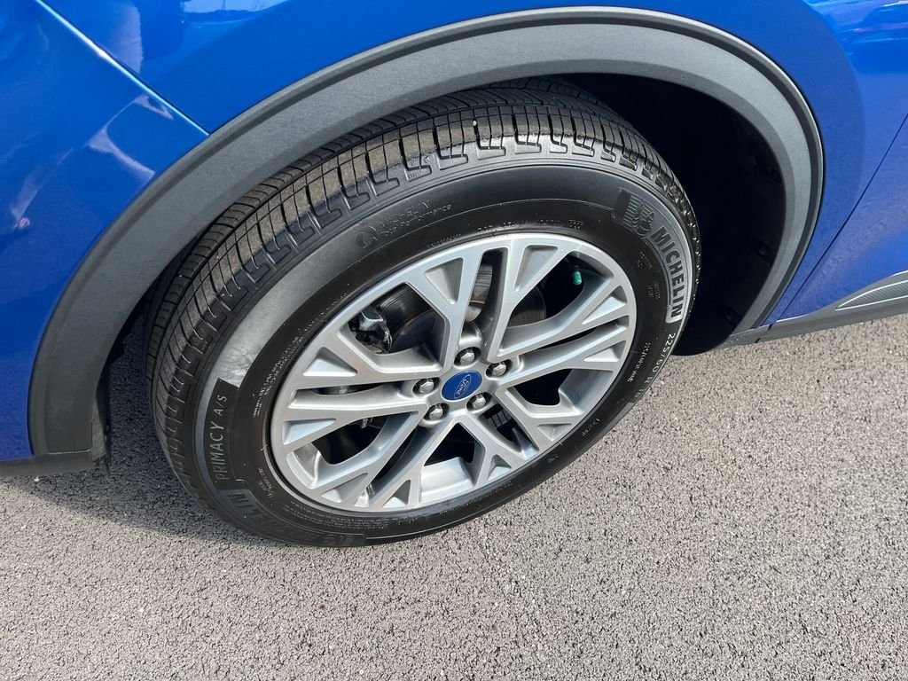 Used 2022 Blue Ford SEL image 9
