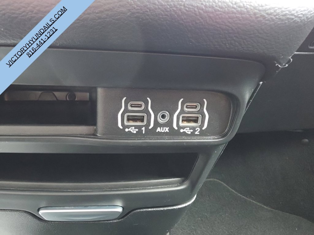 Used 2025 White Chrysler Select image 23