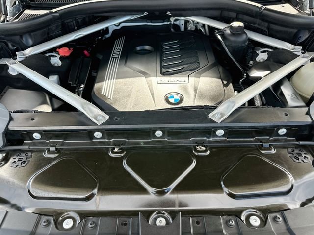 Used 2020 White BMW xDrive40i image 34