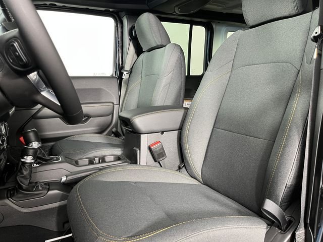 New 2026 Black Clear-Coat Exterior Paint Jeep Sahara image 6