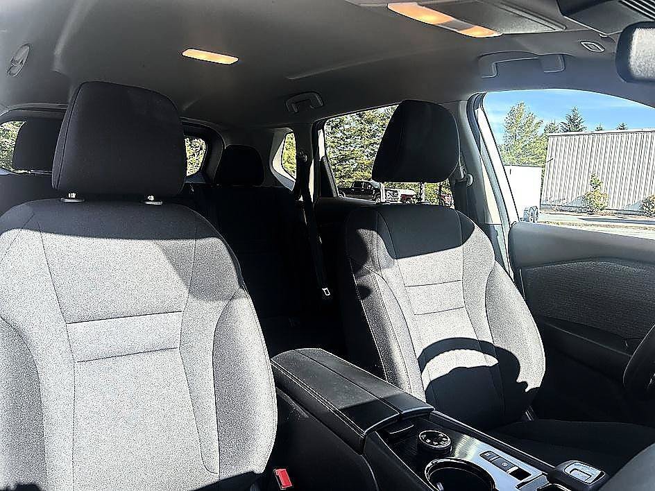Used 2023 Glacier White Nissan S image 20