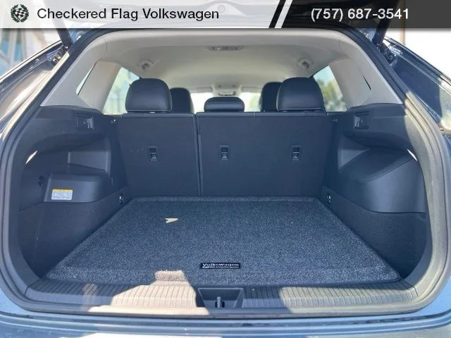 Used 2025 Platinum Gray Metallic Volkswagen 2.0T SE image 29