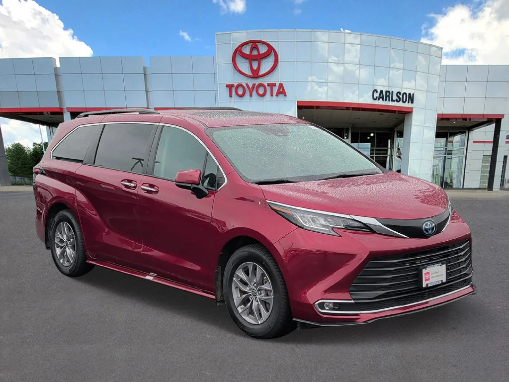 Certified 2022 Toyota Sienna XLE with VIN 5TDYSKFC9NS066206 for sale in Minneapolis, Minnesota