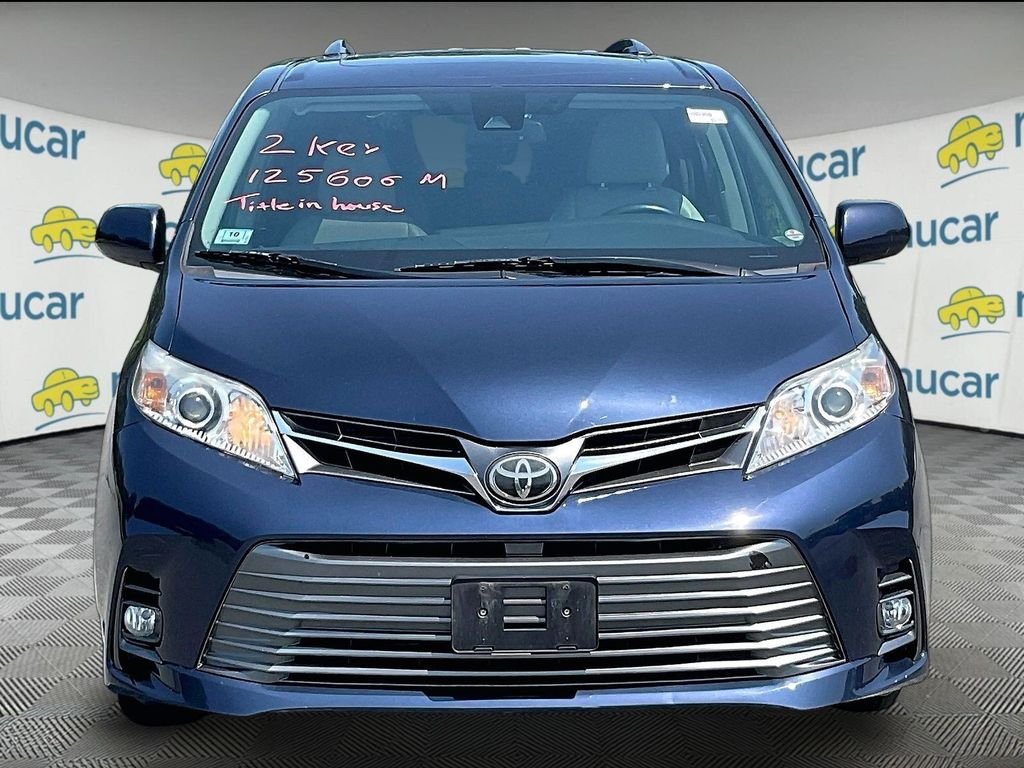 Used 2018 Beige Toyota XLE Premium image 2