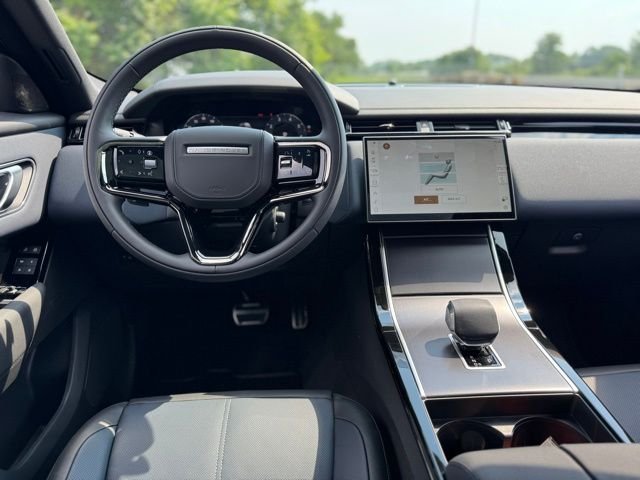 New 2026 Arroios Grey Land Rover Dynamic SE image 13