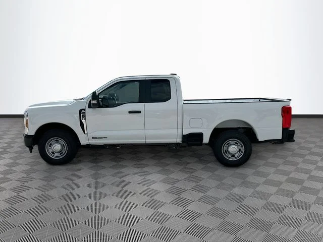 New 2026 Oxford White Ford XL image 3