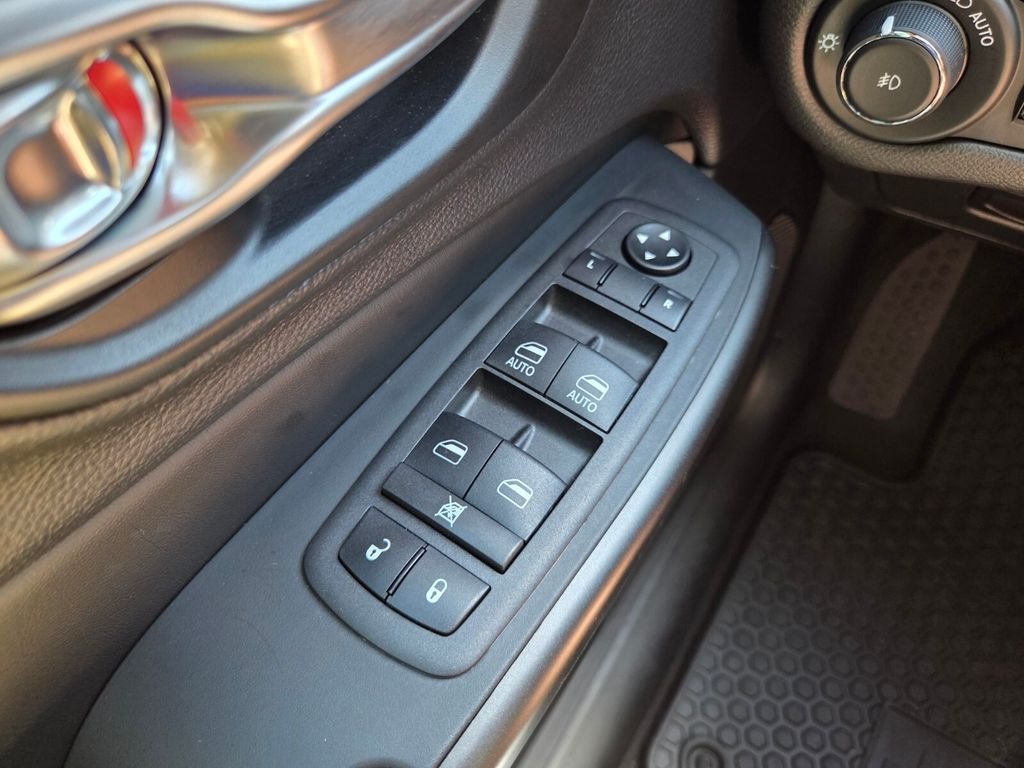 2023 Jeep Cherokee Trailhawk - Photo 24