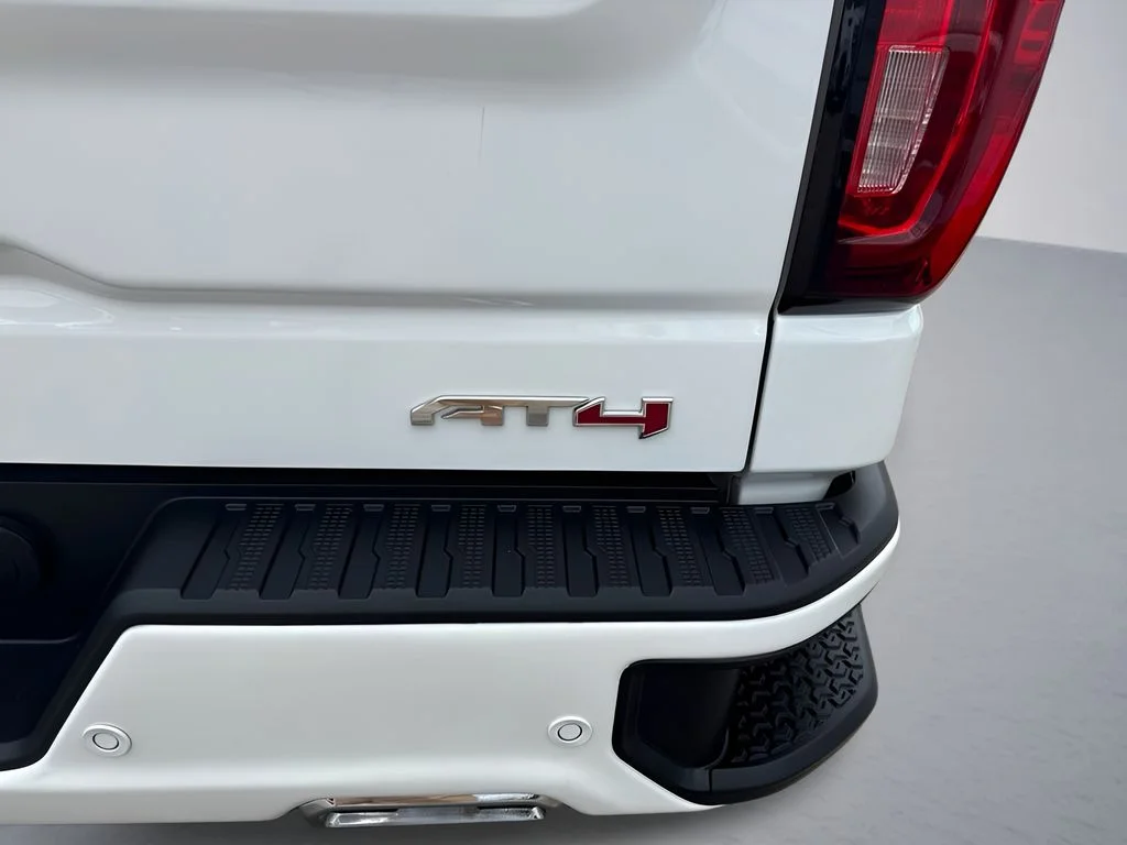 Used 2022 White GMC AT4 image 38