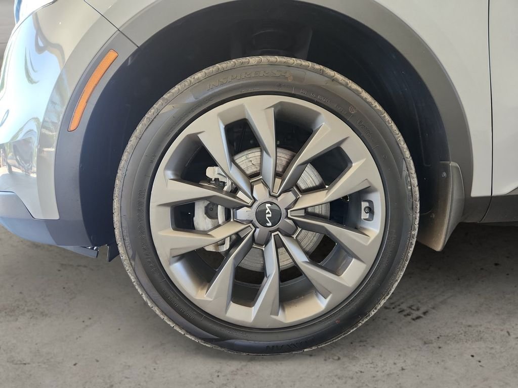 Used 2023  Kia LX image 9