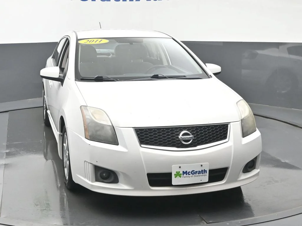 Used 2011 White Nissan 2.0 SR image 5